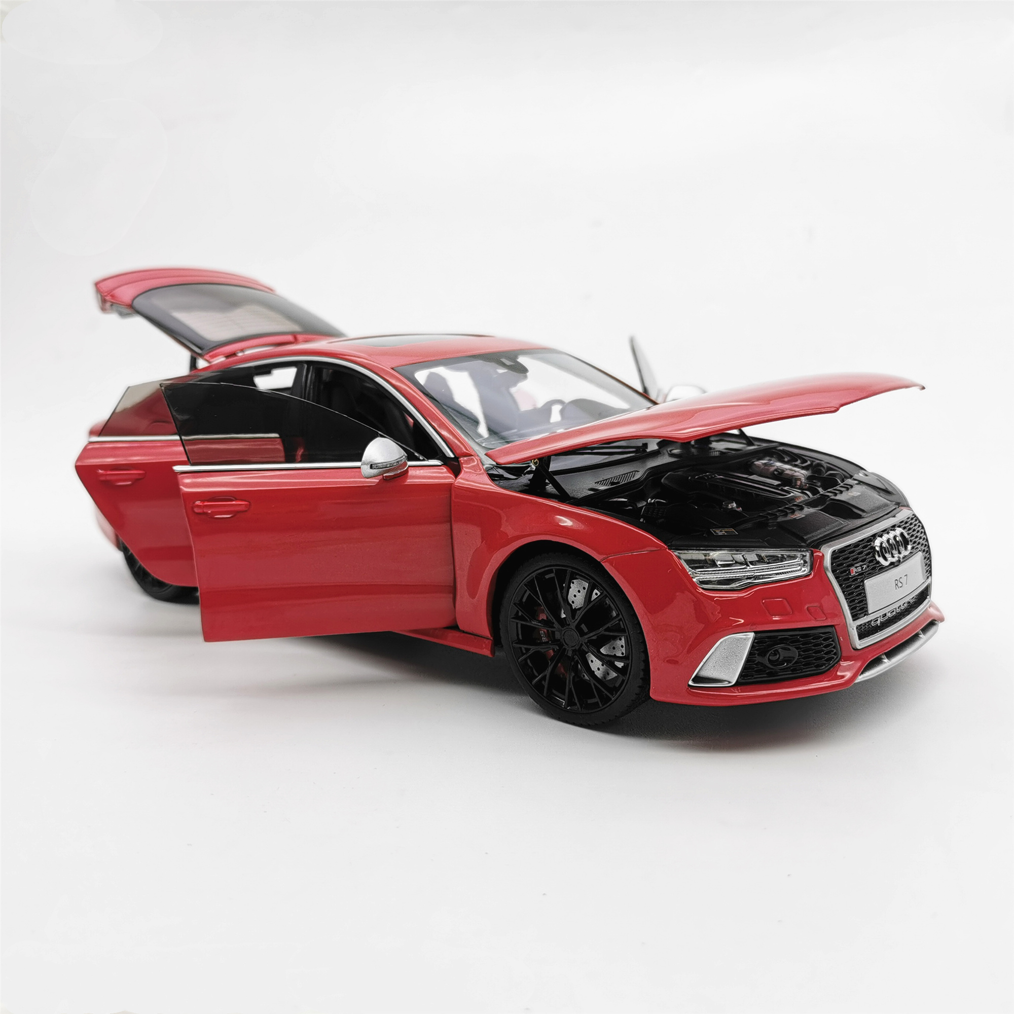 Audi RS7 červená 1/18 Kengfai